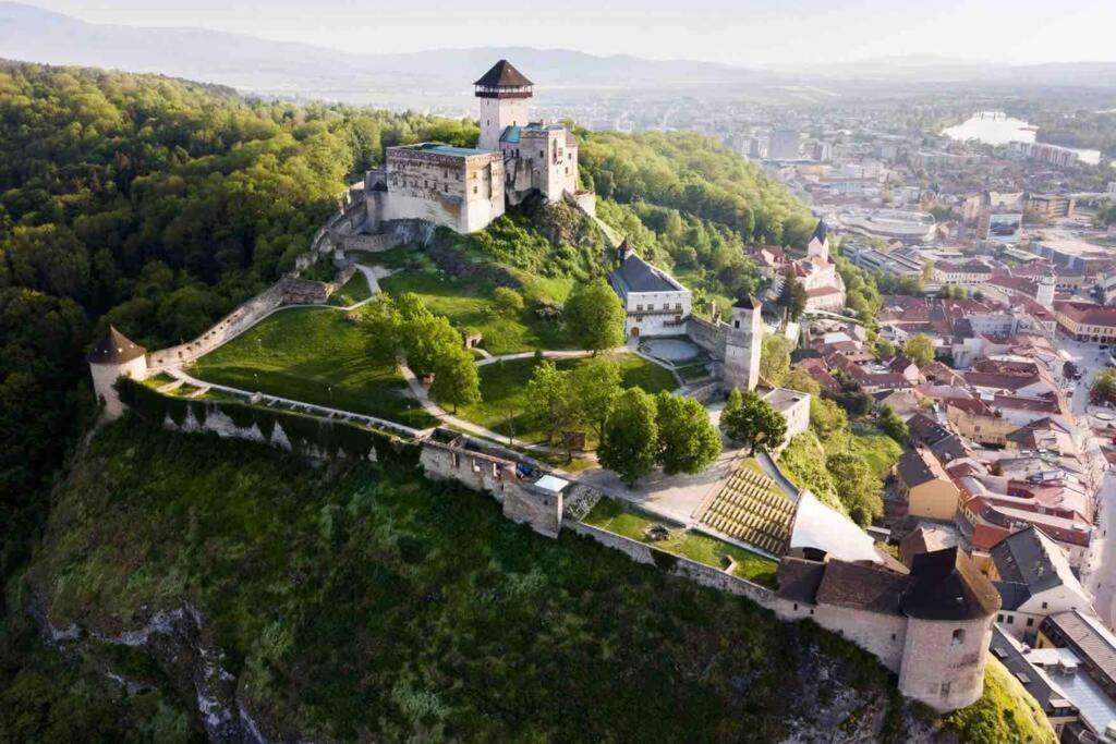 Apartmán Tichý apartmán blízko centra Trenčín Exteriér fotografie